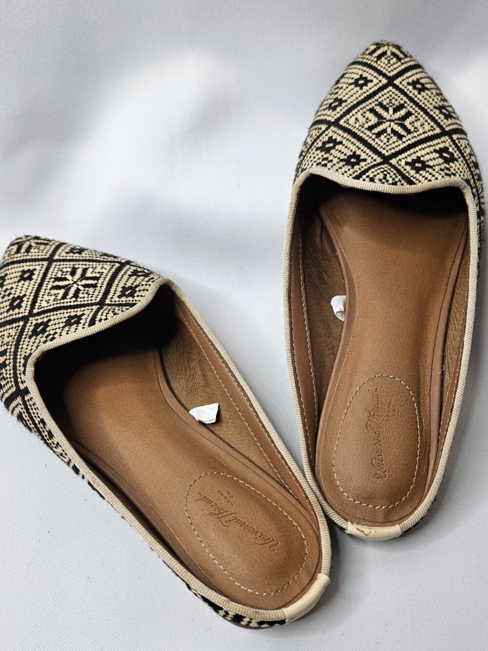 Universal Thread Whisper Woven Pointed Toe Mule Flats - Geo Print Size 7